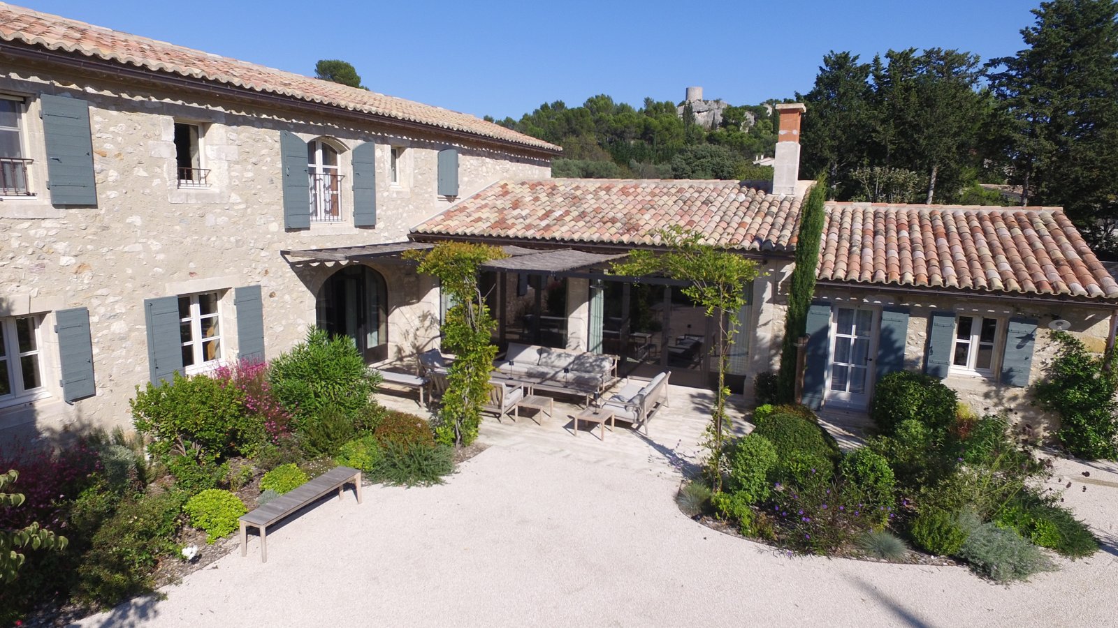 Mas du Roc — façade en pierre